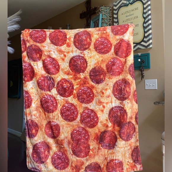 New 50x60” Pepperoni Pizza Blanket